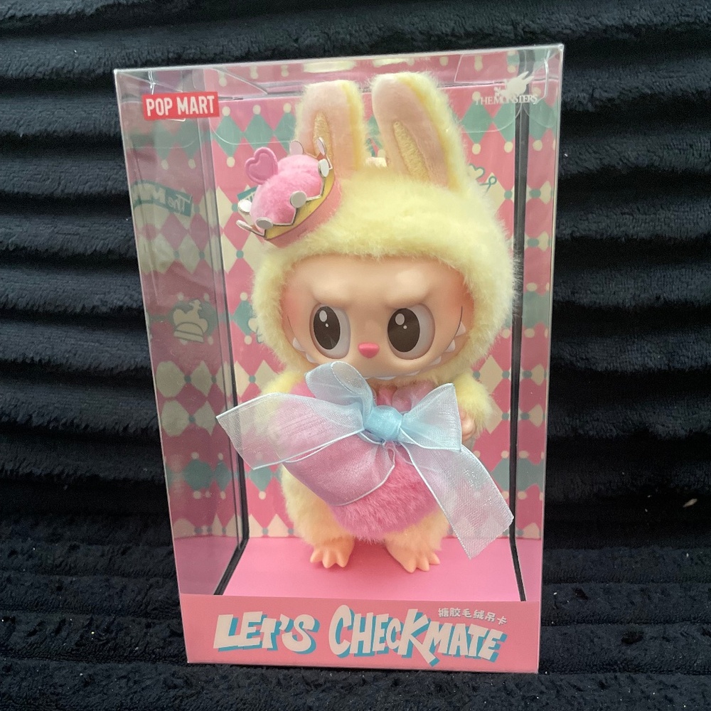 POPMART Queen Checkmate Labubu